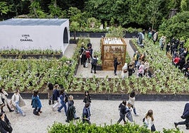 El gigante del lujo ha ocupado en esta ocasión un jardín de 300 metros cuadrados.