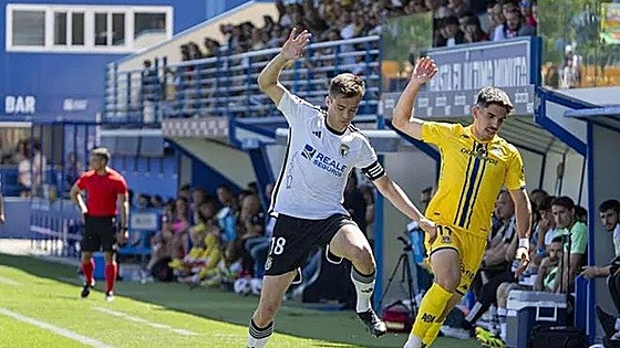 El Alcorcón despide el curso con un atractivo empate ante el Burgos