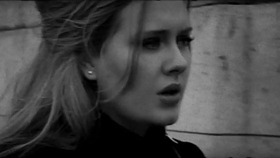 Adele llama «puto estúpido» a una persona de su público por decir que «el Orgullo apesta»
