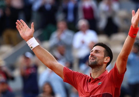 Novak Djokovic celebra su triunfo ante Francisco Cerúndolo.