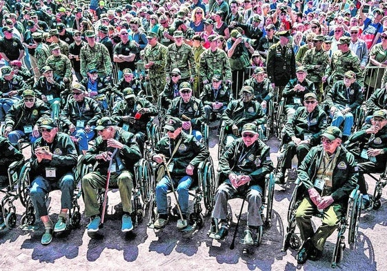 Veteranos del desembarco se concentraron ayer en Sainte-Mere-Eglise, uno de los puntos más calientes de la batalla de Normandía.