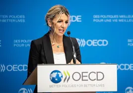 Yolanda Díaz durante su comparecencia este miércoles en la sede de la OCDE, en París.