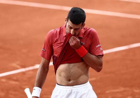 Djokovic, durante el partido de octavos en Roland Garros frente a Francisco Cerúndolo.