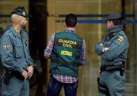 Agentes de la UCO de la Guardia Civil en una intervención anterior.