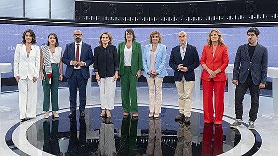 El pulso PSOE-PP se diluye en un debate disperso que se caldea con la inmigración