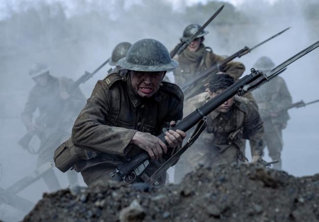 C. S. Lewis (Matthew Goode) quedó traumatizado tras entrar en combate en la I Guerra Mundial.