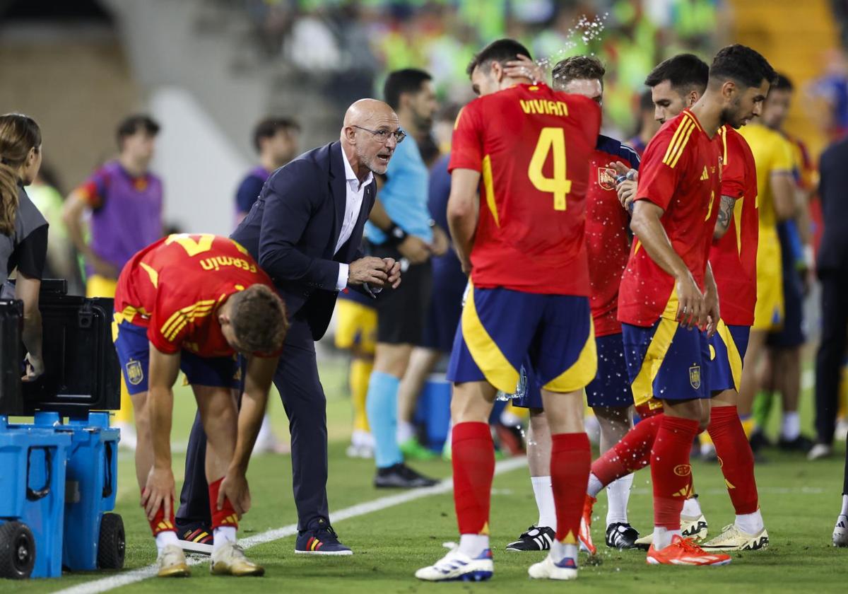 Luis de la Fuente, durante el amistoso España-Andorra disputado en Badajoz.