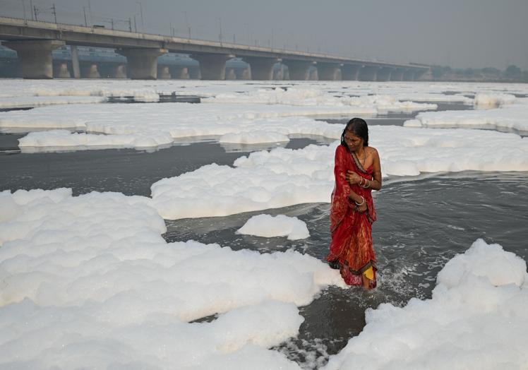 Vertidos químicos en el Río Yamuna.