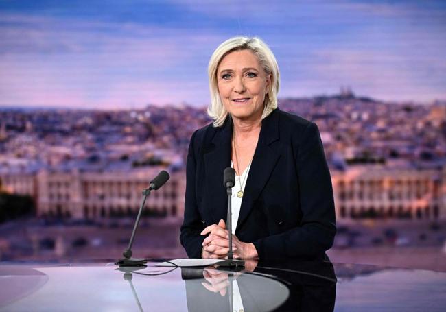 Marine Le Pen, durante la entrevista televisiva que concedió este lunes al canal TF1.