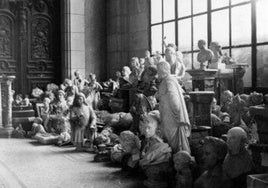 Estatuas de piedra recogidas por la Junta y depositadas en San Francisco el Grande, primeros de septiembre de 1937.