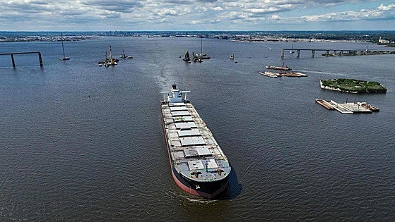 Reabre el puerto de Baltimore dos meses después del derrumbe del puente