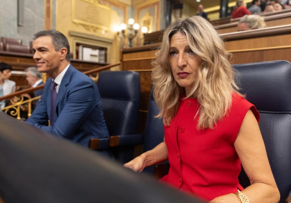 Pedro Sánchez y Yolanda Díaz durante la sesión de control al Gobierno en el Congreso.