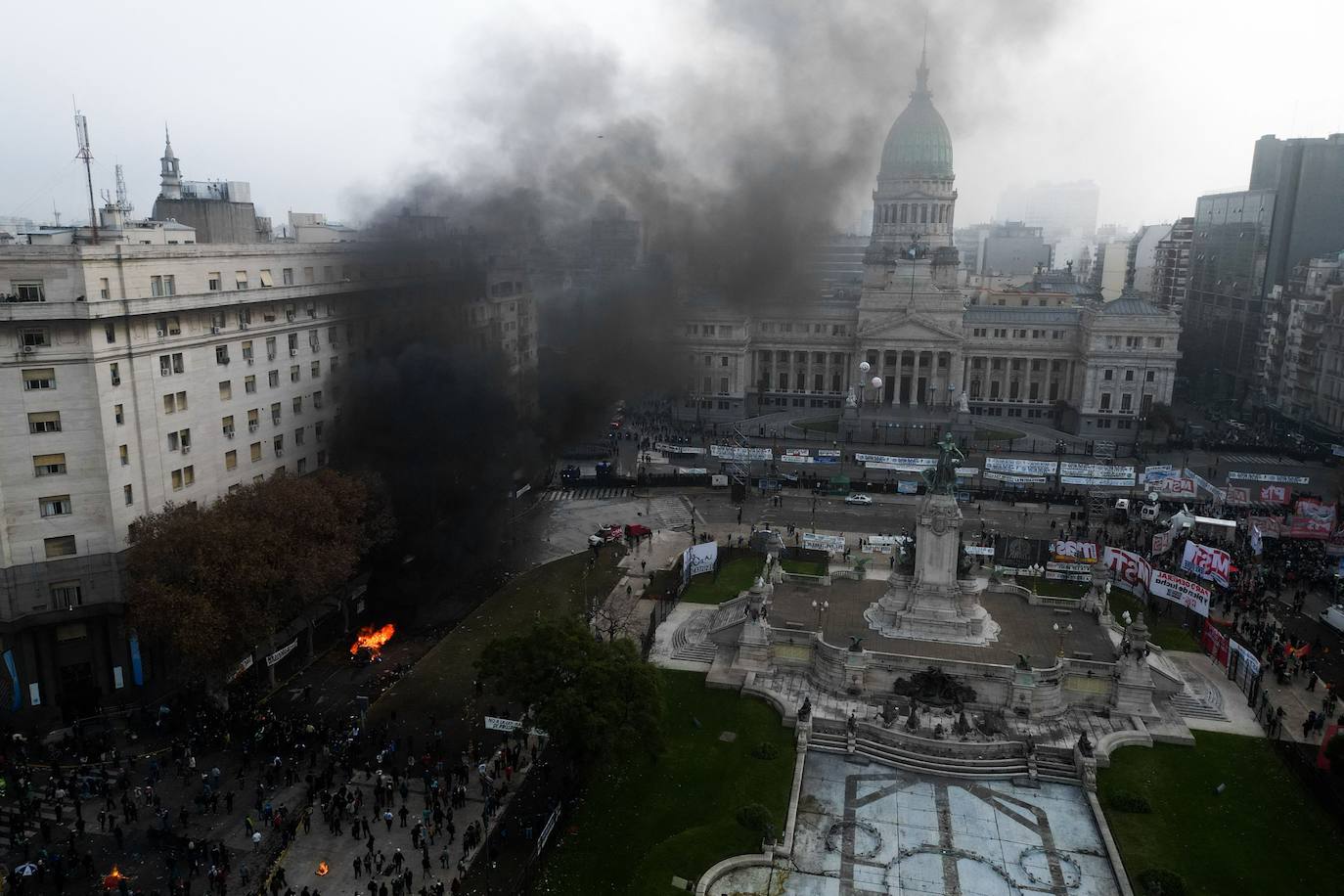 Graves disturbios en Argentina por la aprobación de la Ley de Bases de Milei