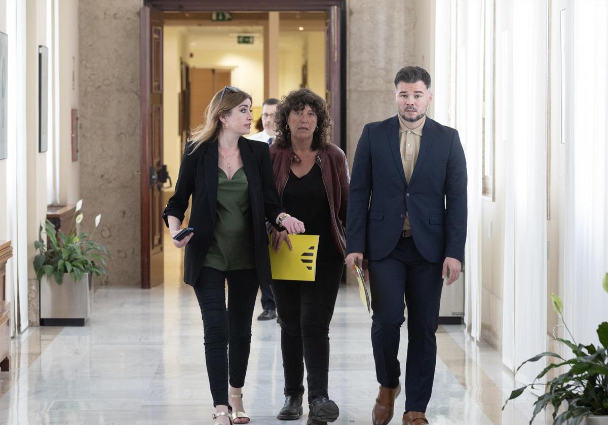 La diputada de ERC en el Congreso, Teresa Jordà, y el portavoz de ERC en el Congreso, Gabriel Rufián