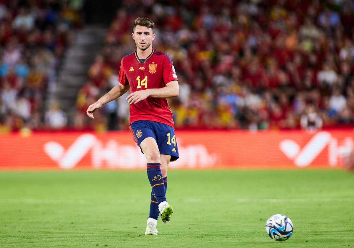 Aymeric Laporte, durante un partido con la selección.