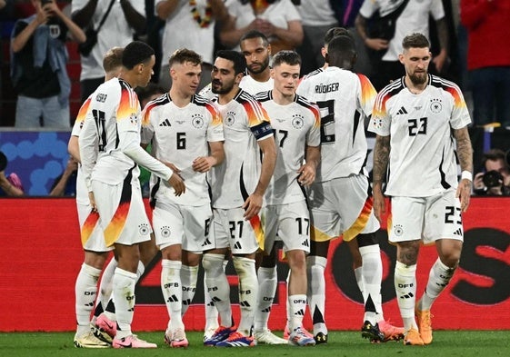 Los jugadores de Alemania celebran el primero de los goles frente a Escocia, obra de Wirtz.