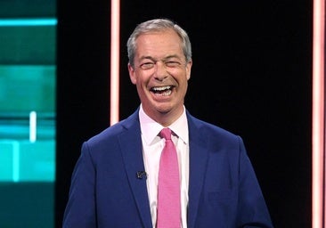 El 'sorpasso' de Farage a Sunak agita los programas electorales británicos