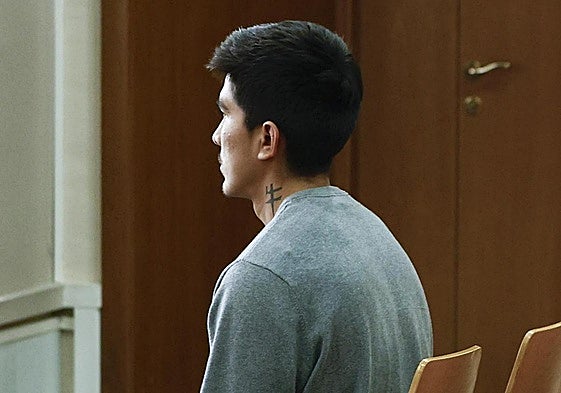 Brian R.C.M, acusado de la brutal violación de una menor en Igualada, durante el juicio.