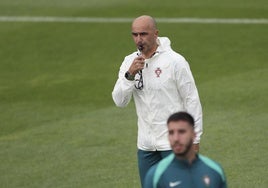 Roberto Martínez, en el último entrenamiento de Portugal antes de su estreno ante los checos.