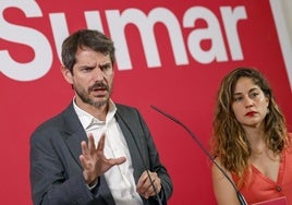 Ernest Urtasun y Lara Hernández, durante la rueda de prensa de Sumar de este lunes.