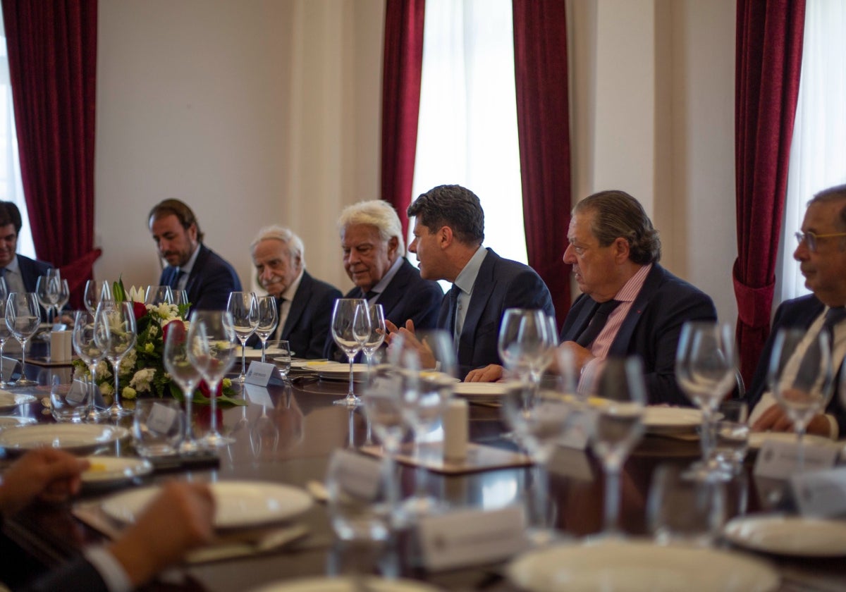 Picardo, en el almuerzo entre Felipe González y Vicente Boluda, presidente de la naviera valenciana.