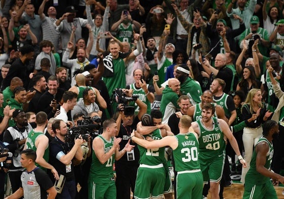 Boston Celtics celebrando su título de campeón de la NBA