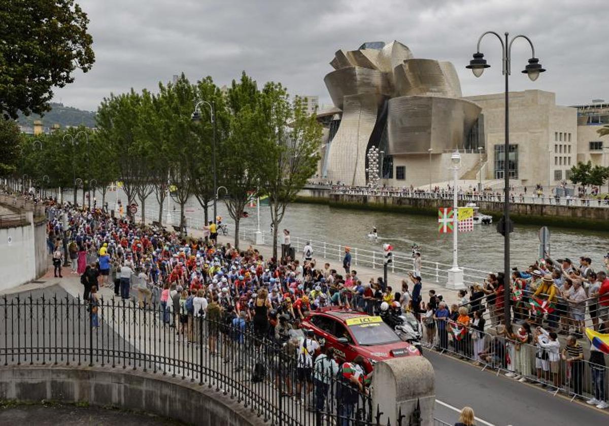 Recibimiento masivo al Tour de Francia por las calles de Bilbao en 2023