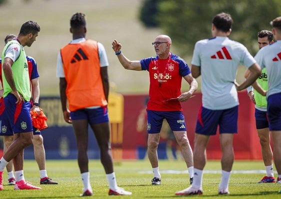 Luis de la Fuente, durante un entrenamiento de la selección española.