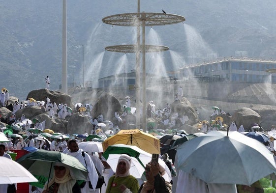 Arabia Saudí colocó irrigadores de agua en varias zonas.