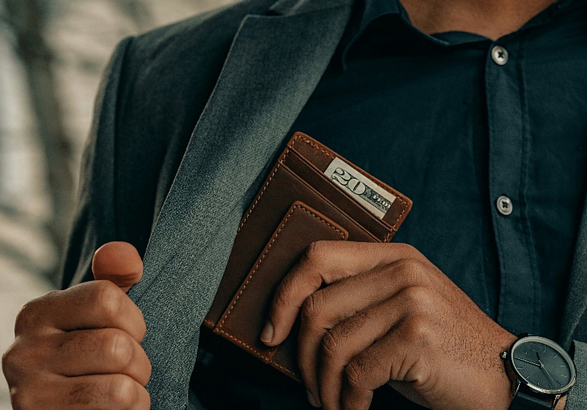 Lleva tus bolsillos siempre ordenados con estas carteras y billeteras para hombre desde 19,99€