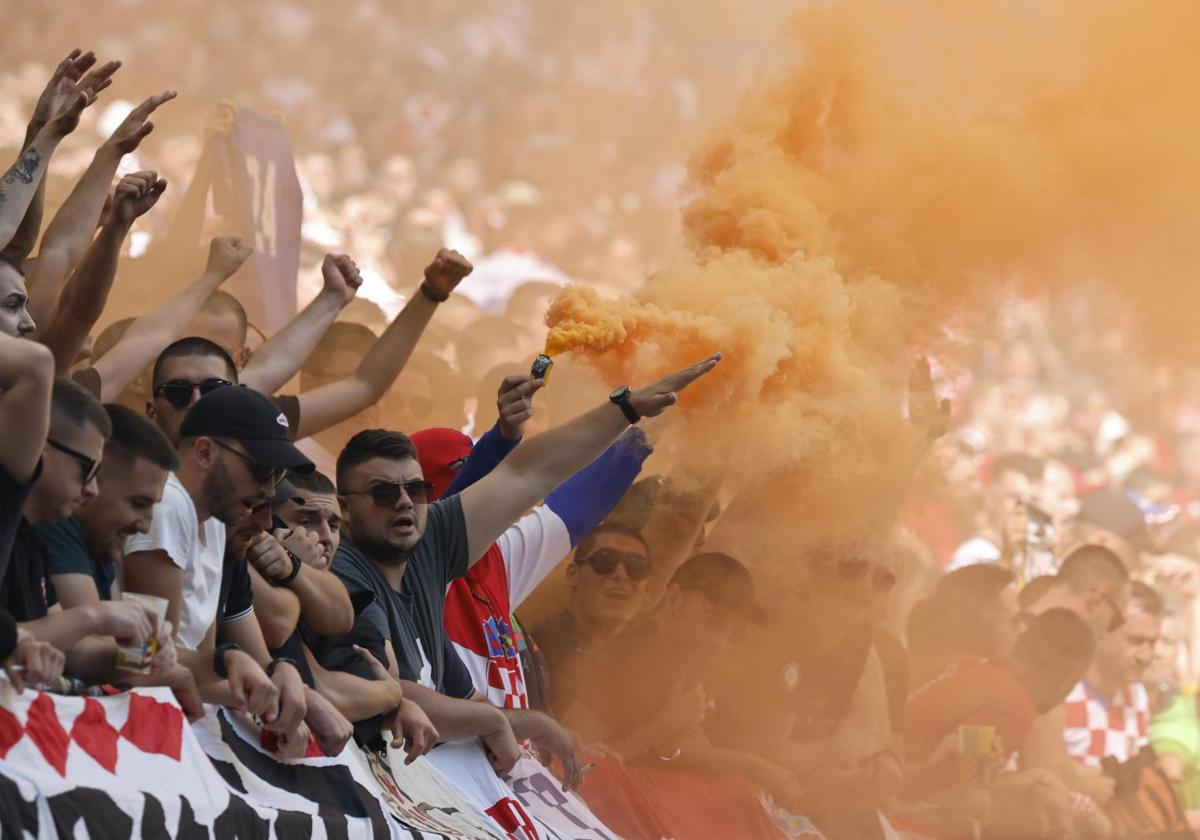 Aficionados croatas en el partido ante Albania jugado en Hamburgo.