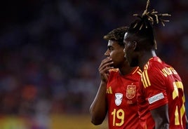 Nico Williams y Lamine Yamal en el partido contra Italia