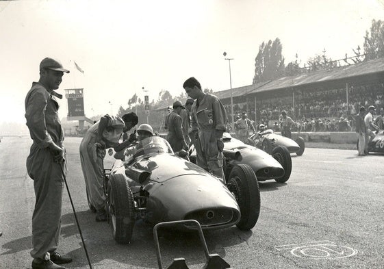 Godia con el Maserati 250F en 1957, en Monza