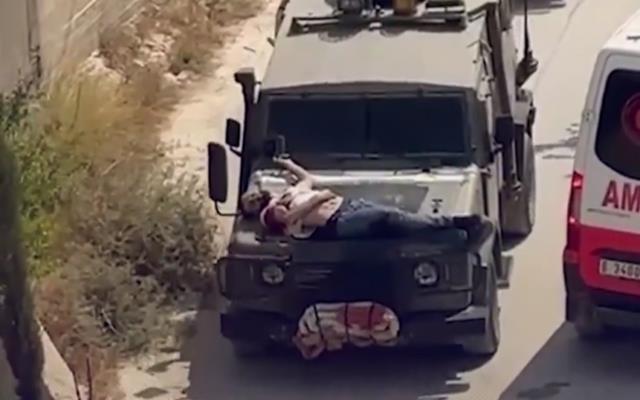 El joven palestino atado al capó del jeep militar israelí.