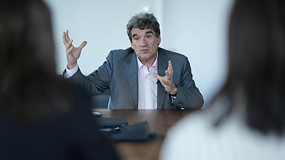 «Siempre hay que lamentar ajustes en las fusiones de las telecos. Es una negociación»