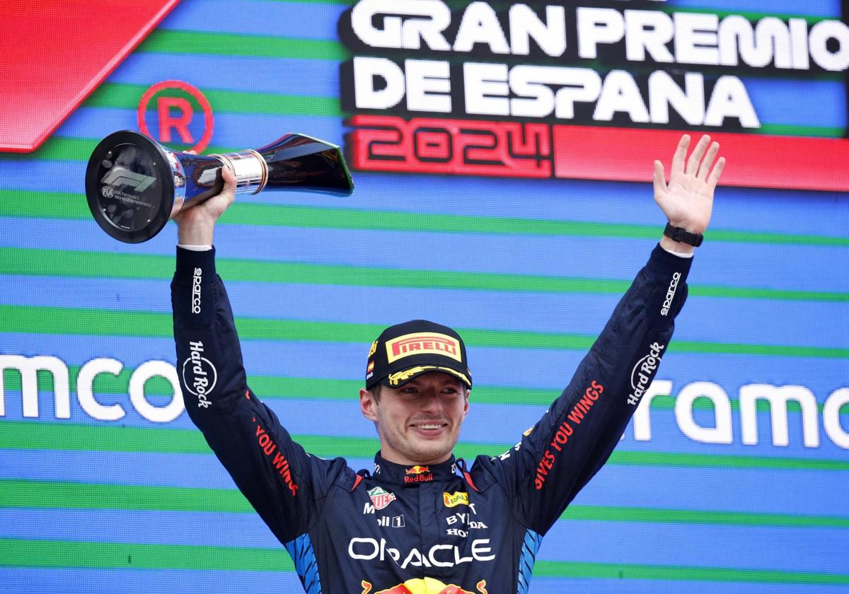 Verstappen celebra su victoria en Montmeló.