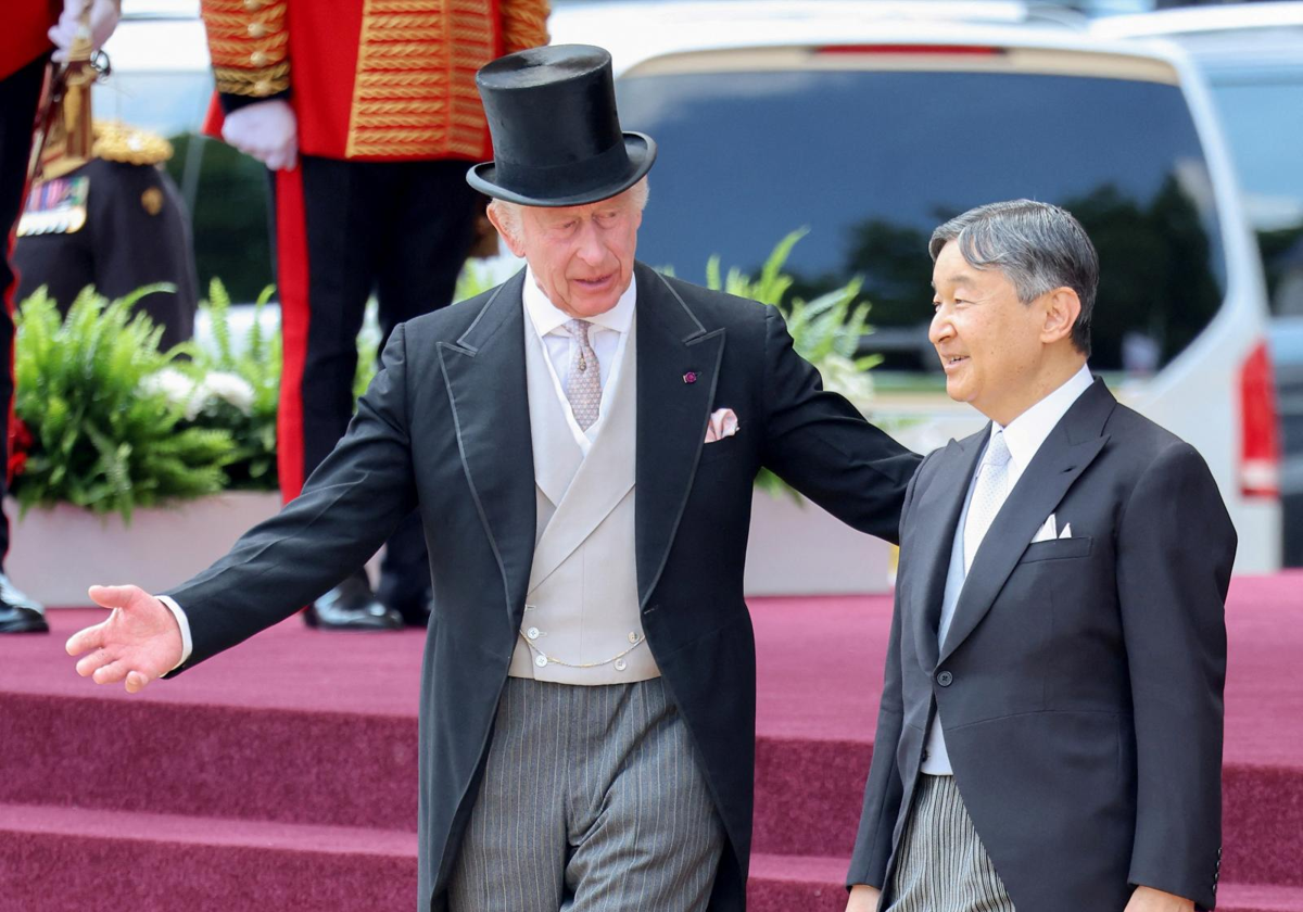 Carlos III con los emperadores de Japón, dos familias en apuros