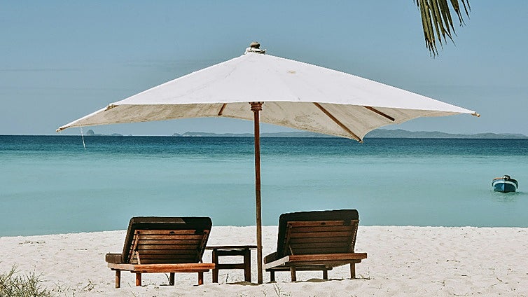 Verano 2024: toallas, sombrillas, capazos, tuppers...  todo lo que necesitas para ir a la playa