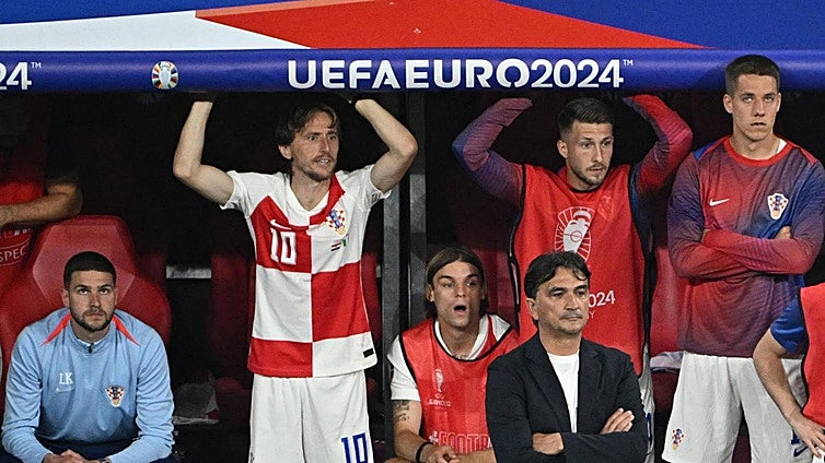 La Eurocopa escenifica el fracaso del fútbol balcánico y temibles rebrotes ultranacionalistas