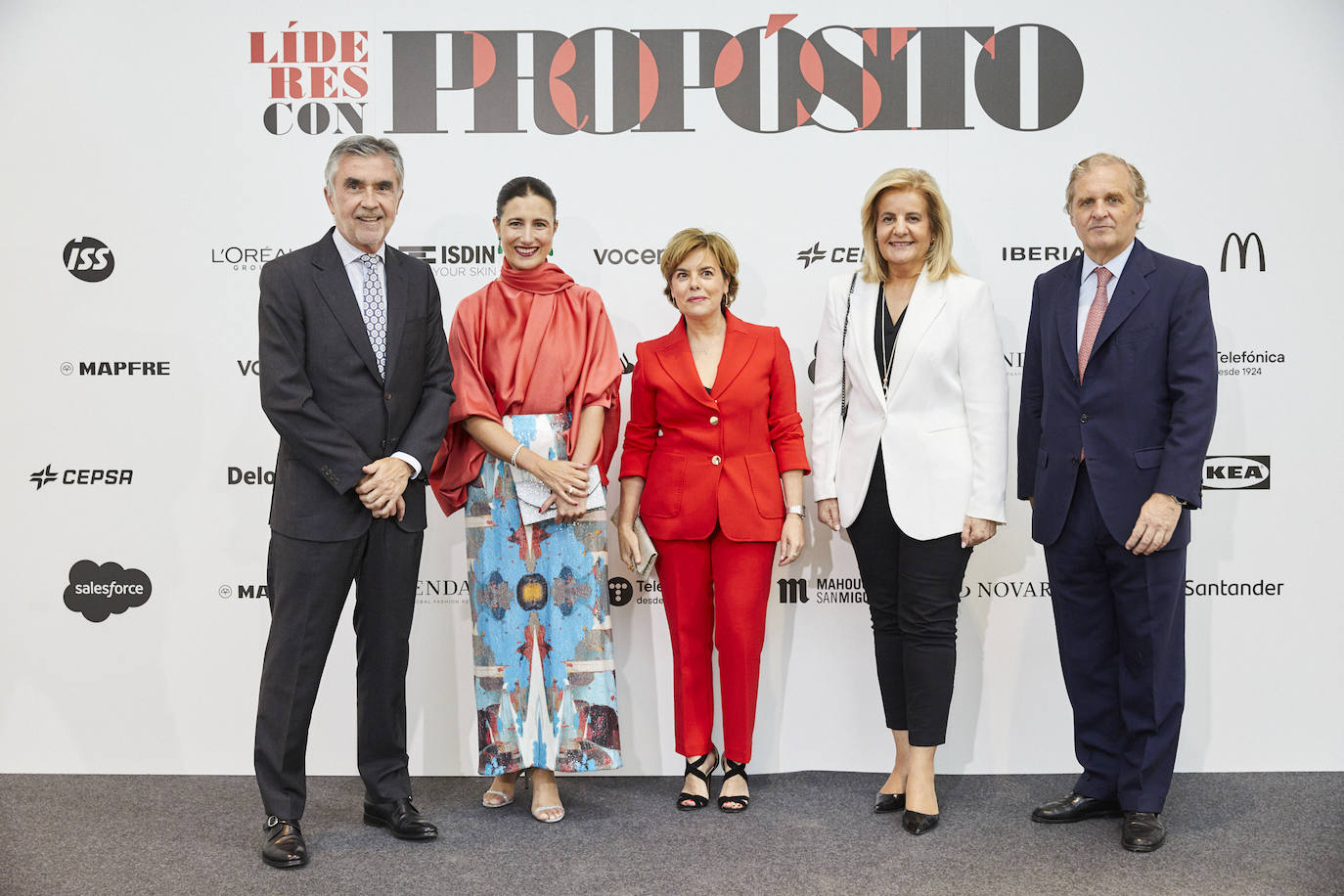 Iñaki Arechabaleta, CEO de Vocento; Samary Fernández, directora general del área de Lujo, Estilo de Vida y Revistas de Vocento; Soraya Sáenz de Santamaría, socia de Cuatrecasas y exvicepresidenta del Gobierno; Fátima Báñez, presidenta de Fundación CEOE y exministra de Trabajo; e Ignacio Ybarra