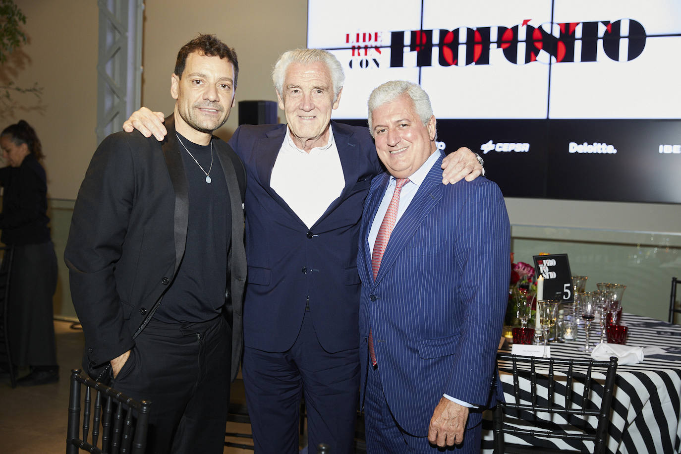 Omar Ayyashi, fotógrafo; Evelio Acevedo, director gerente del Museo Thyssen-Bornemisza; y Enrique Valero, director general de Abadía Retuerta