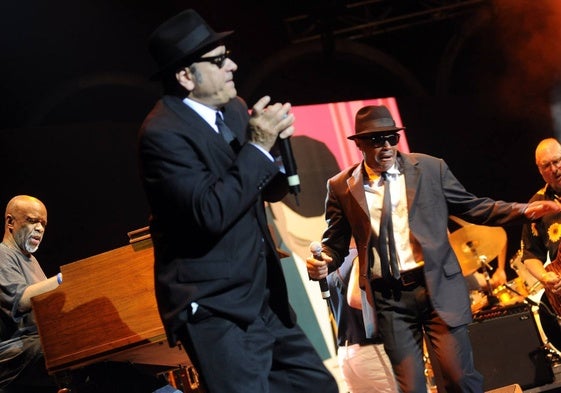 Concierto de una de las versiones de los Blues Brothers, inspirado en 'Granujas a todo ritmo'.