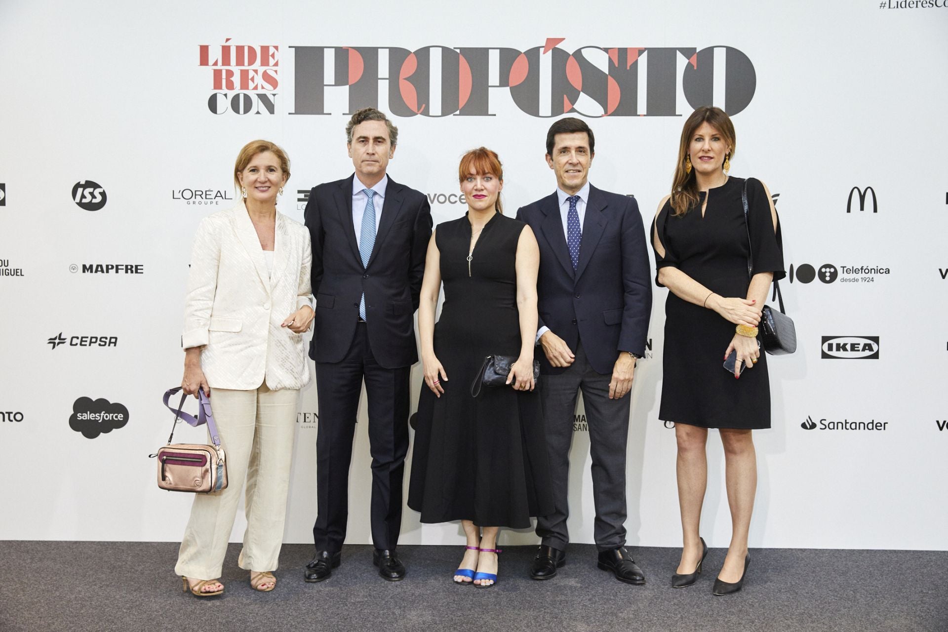 Lola Ortuño, directora de Relaciones Humanas; Juan Alonso de Lomas, CEO; Delia García, directora de RSC; Javier López Zafra, secretario general; y Ana Martines, directora de Comunicación de L'Oréal España y Portugal