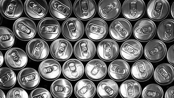 La razón del porqué las latas de refresco son de aluminio