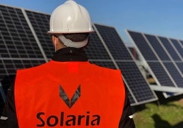 Trabajador de Solaria en una instalación de la firma.