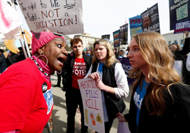 Manifestantes en Estados Unidos a favor y en contra del aborto