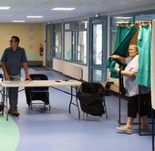 Los franceses acuden en masa a votar: la participación a las 17 horas es 20 puntos más que en 2022