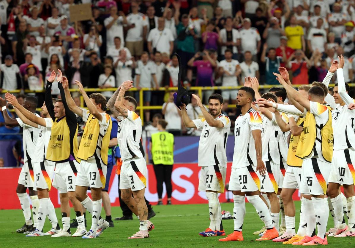 La selección alemana celebrando su pase a cuartos