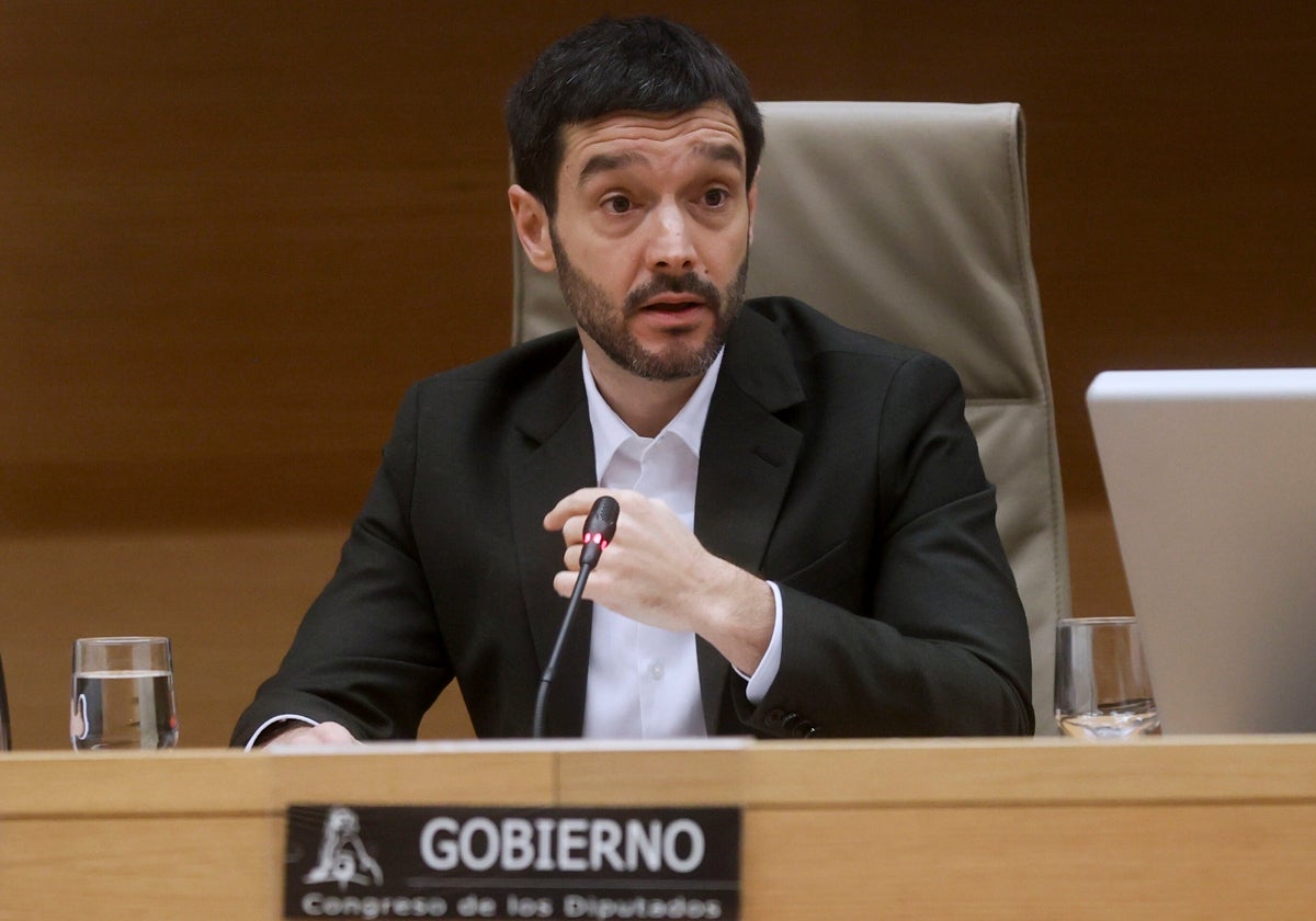 Pablo Bustinduy, ministro de Derechos Sociales, en una comparecencia en el Congreso.