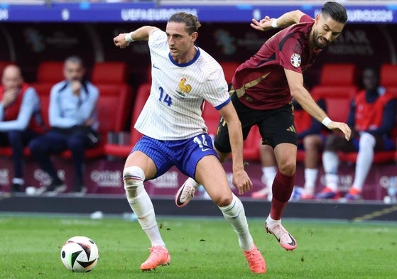 Adrien Rabiot jugando los octavos de la Eurocopa contra Bélgica